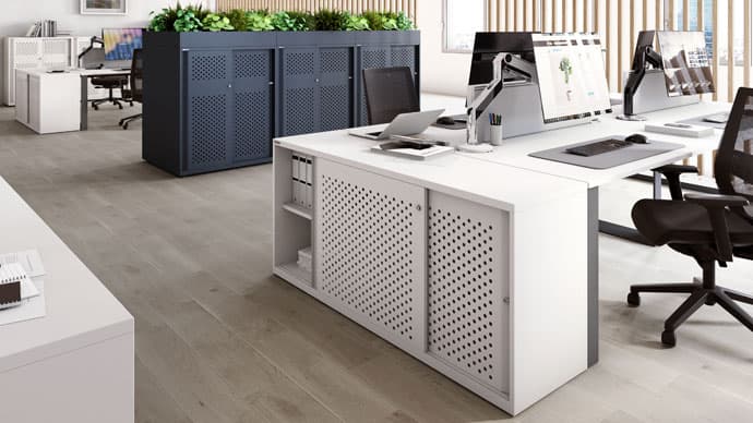 Varios armarios metálicos Glide en oficina de diseño