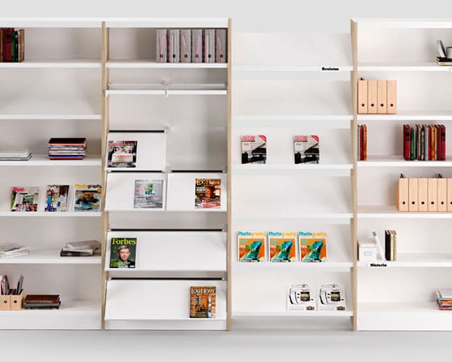 Estantería para bibliotecas Class con libros y revistas