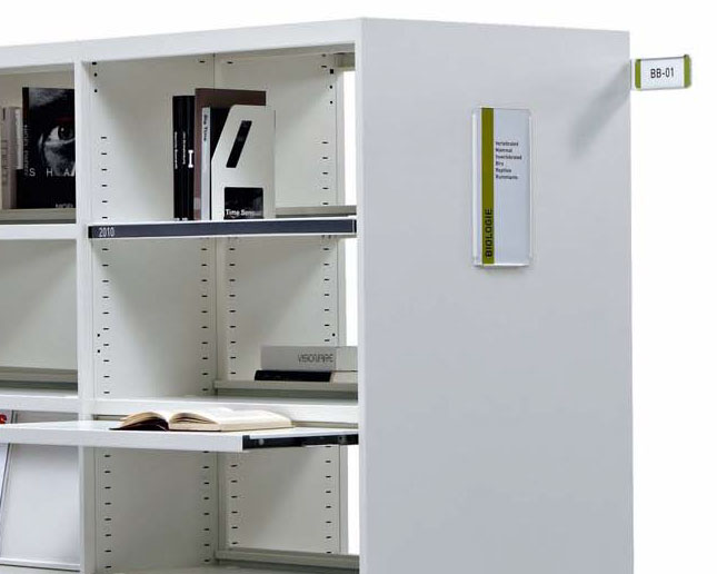 Estantería Class con carteles para biblioteca