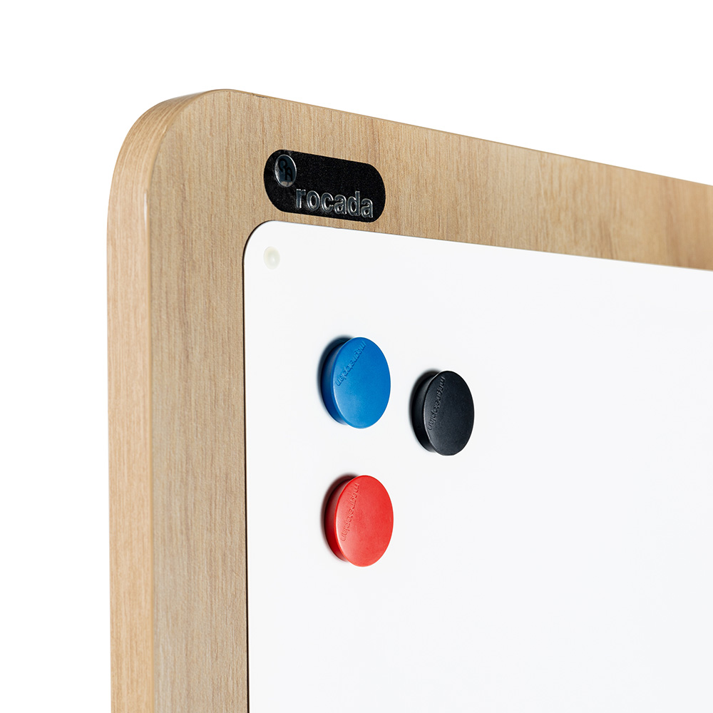 La trasera en melamina color Roble le aporta un toque diferente, es ideal para espacios donde se busca cuidar la estética hasta en el más mínimo detalle.