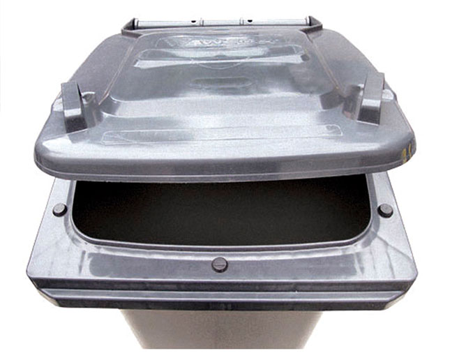 Tapa entreabierta del contenedor