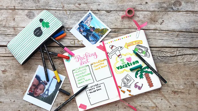 Coloreado de animales con rotulador amarillo Edding 1200 sobre papel blanco en actividad educativa