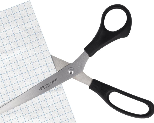 Tijera Westcott cortando papel con precisión profesional