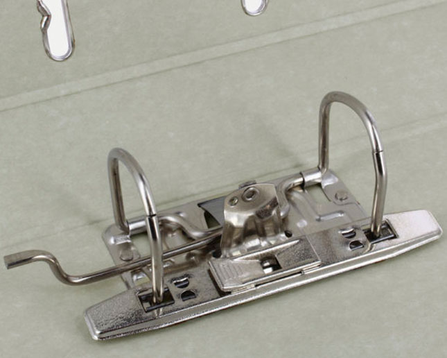 Detalle del sistema de palanca niquelado del archivador Ecoclassic de Grafoplas