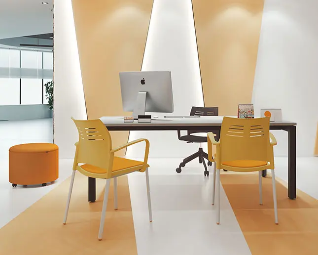 Sillas Spacio con ruedas, palas y bancadas en diferentes configuraciones para espacios profesionales