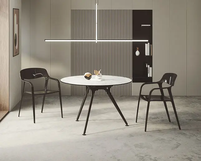 Mesa auxiliar Arkitek en rincón de despacho elegante