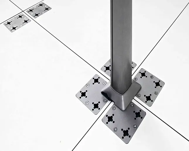 Detalle de patas compartidas y montaje intuitivo en mesas Cool C300 Actiu