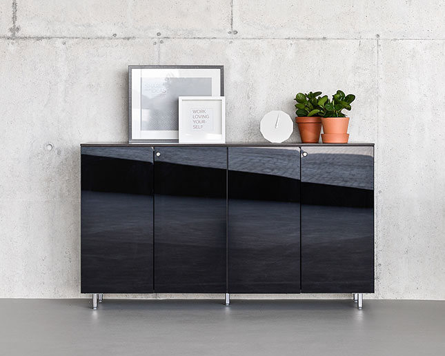 Armario Longo negro brillo de diseño arquitectónico exclusivo para oficinas modernas