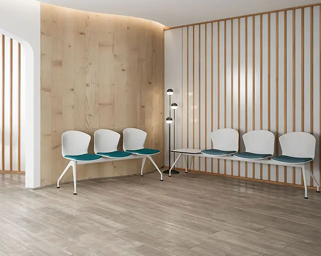 Bancada Whass de 3 o 4 plazas con tapizado turquesa para espacios contract