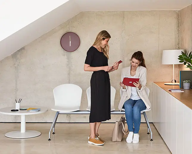 Bancada Whass 3 plazas blanca para zonas de espera corporativas