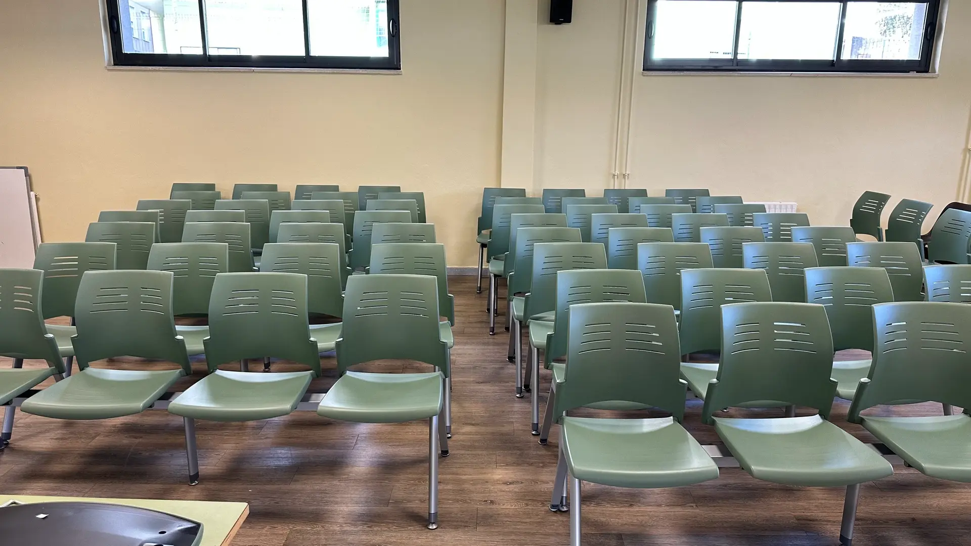 Bancadas Spacio verdes en IES El Sueve