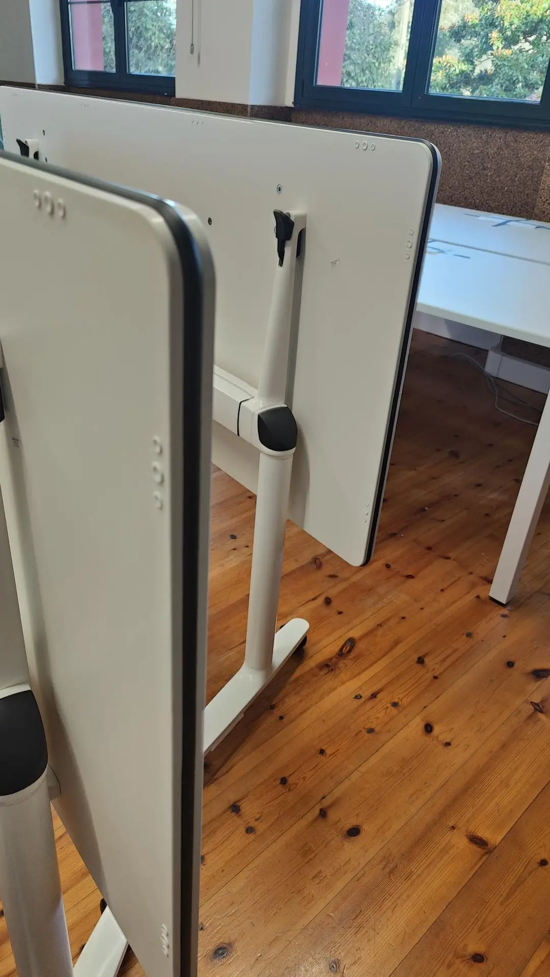 Mesa Talent abatible con ruedas