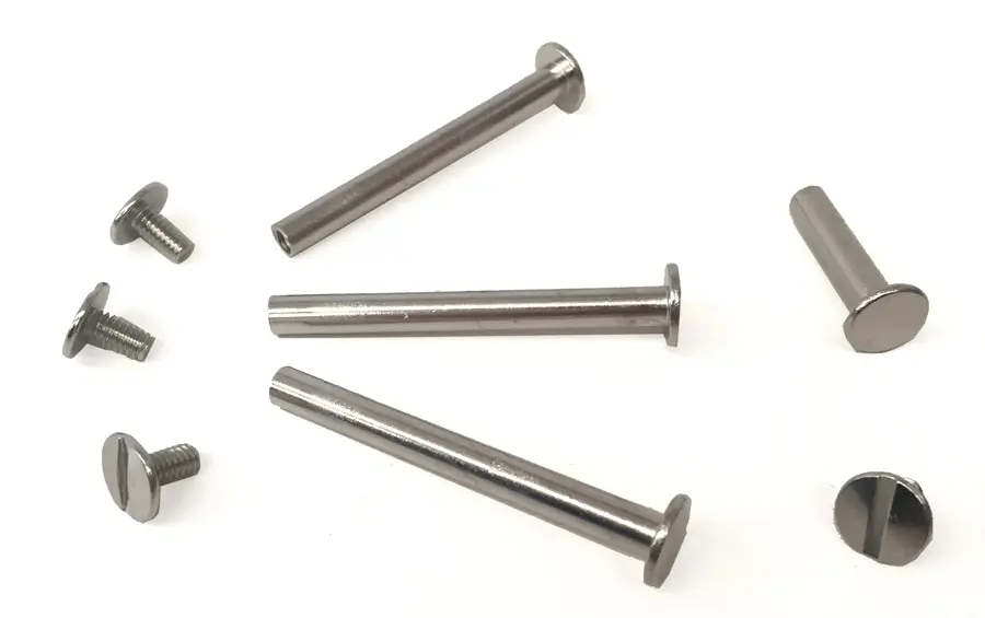 Tornillos en acabado plata