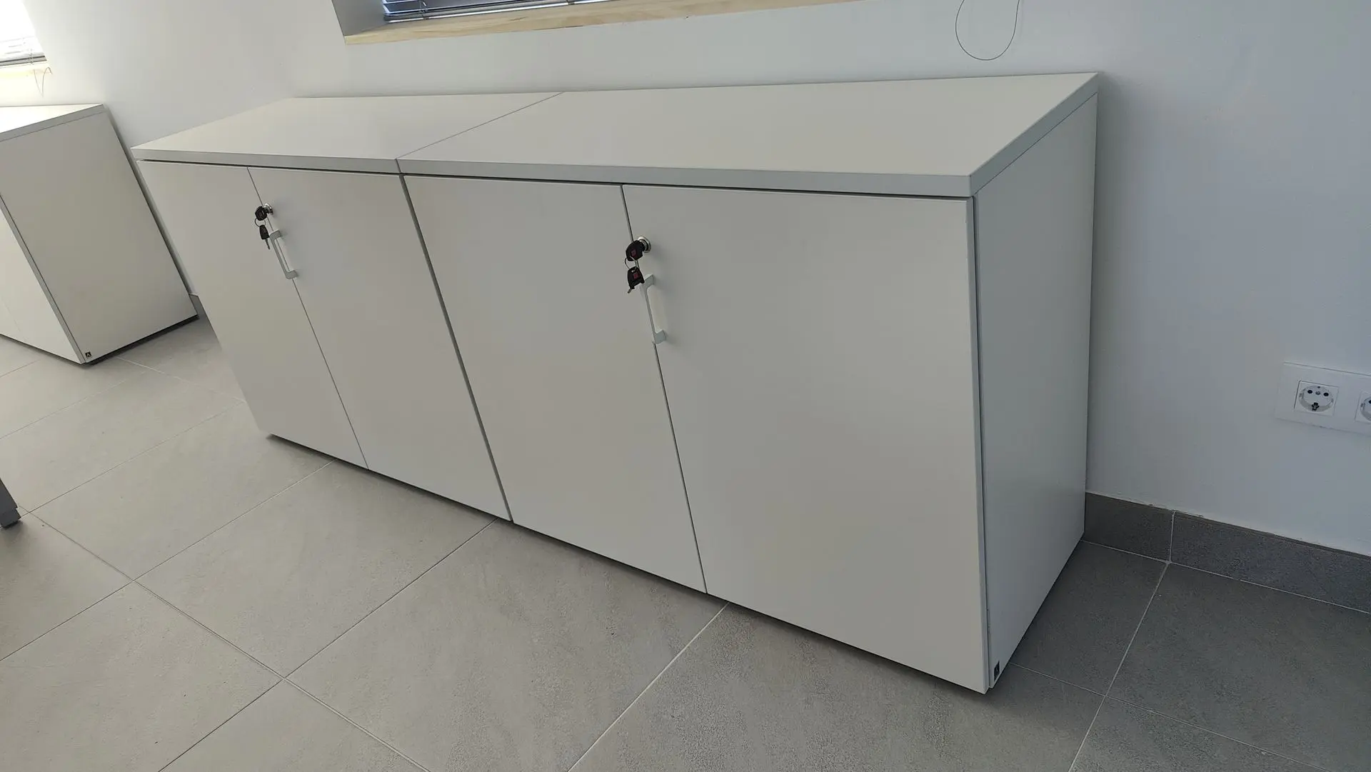 Armario modular Actiu instalado por Asturalba