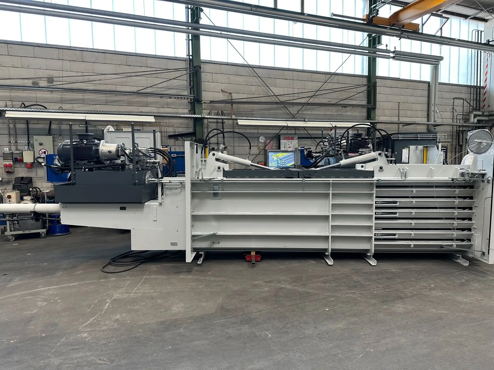 Prensa compactadora de canal en proceso de reacondicinamiento