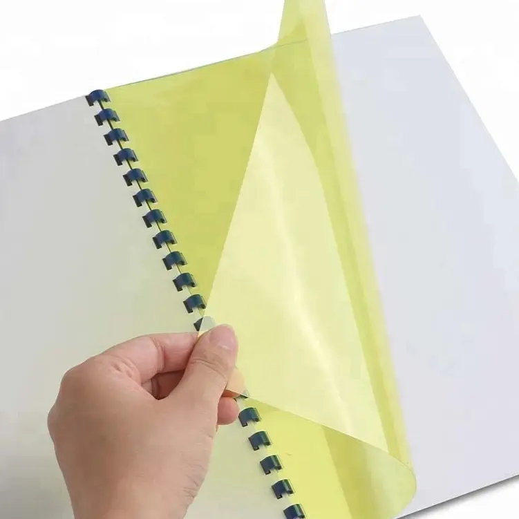 Tapas para encuadernar en varios colores y materiales como plástico o cartón para proteger los documentos encuadernados