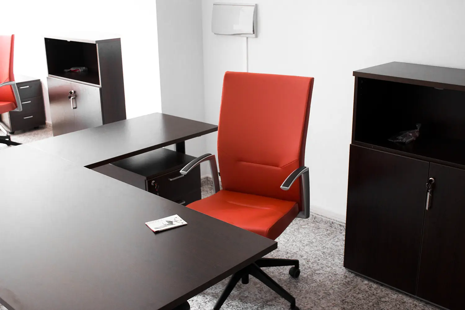 Instalación de muebles en asesoría de Ribadeo