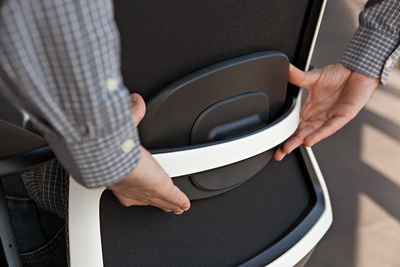 Detalle del lumar de la silla TNK 500 de Actiu