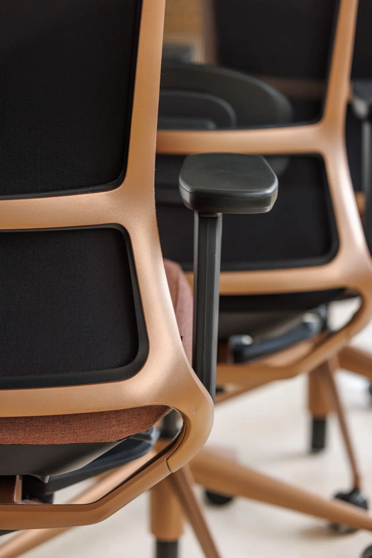 Silla TNK 500 de Actiu en bronce