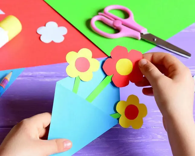 Flores recortadas de cartulina