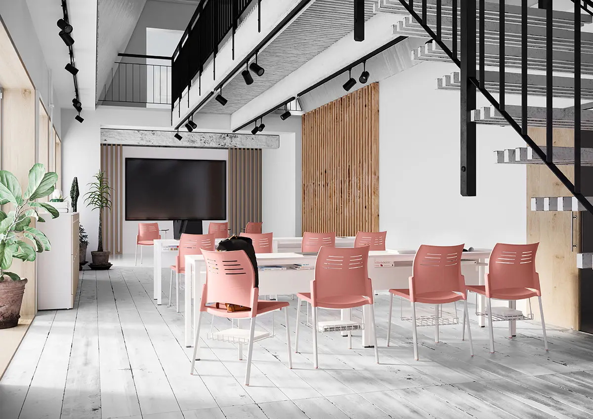 Mesas Colectiva y sillas Spacio en aula de formación con audiovisuales