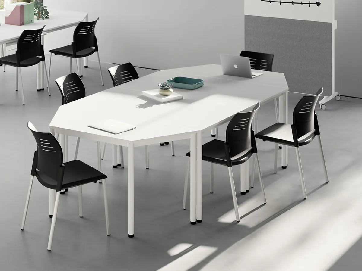 Mesas Dynamic con sillas Spacio