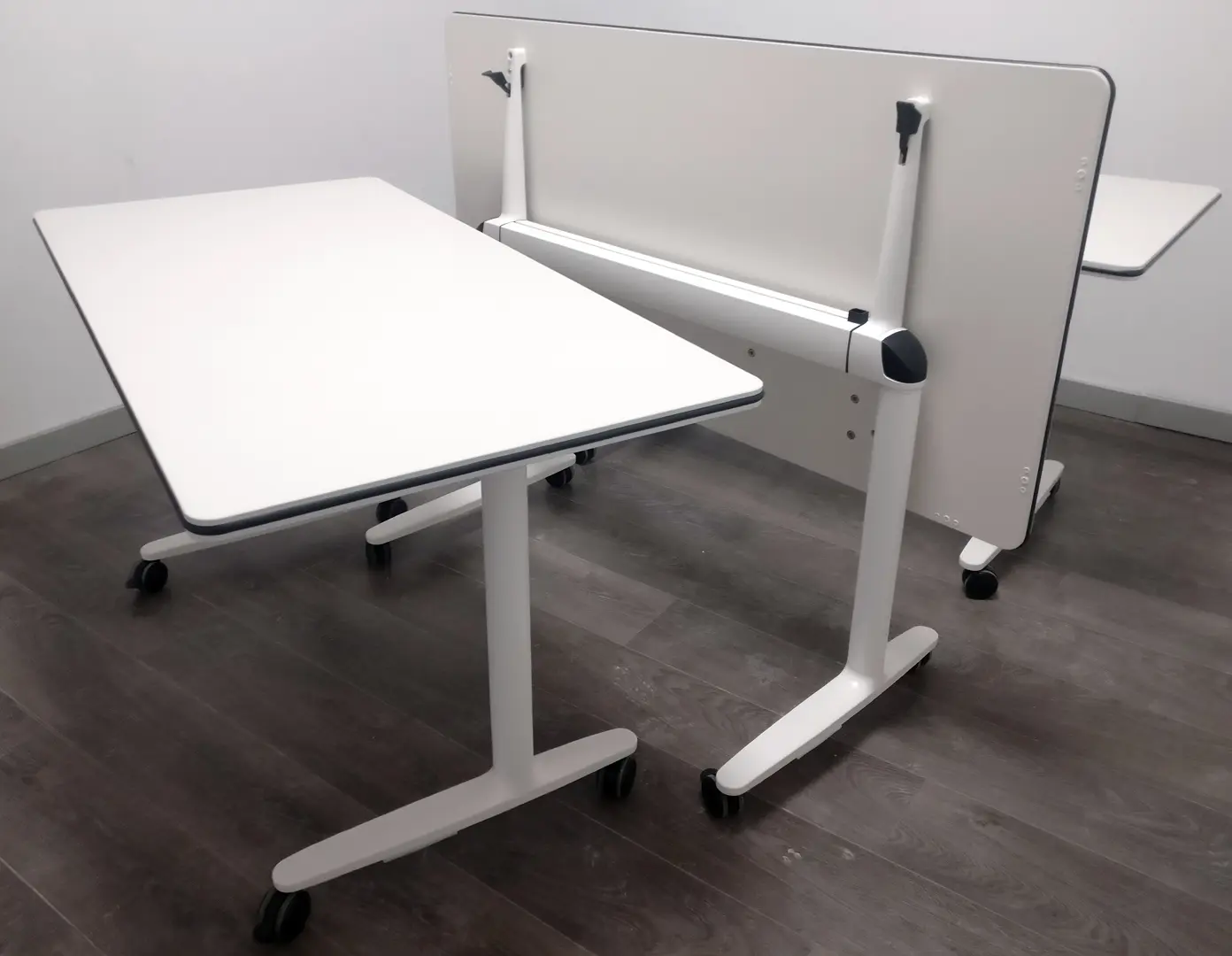 Mesa Talent 300 móvil y abatible