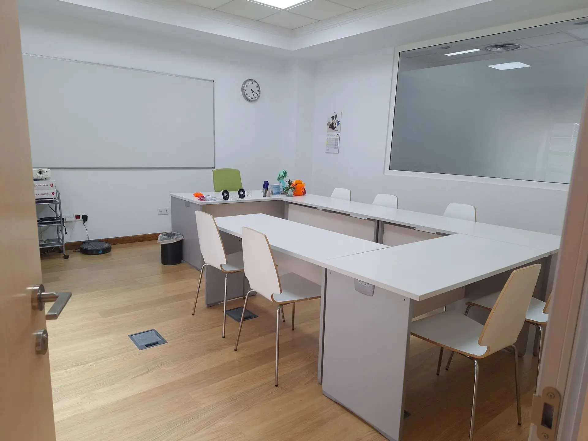 Mesas Ofimat en aula de academia Springfield School