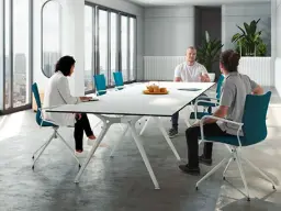 Mesas para espacios de trabajo o aulas de formación profesional con diseño resistente para teletrabajo, oficinas, despachos o centros escolares
