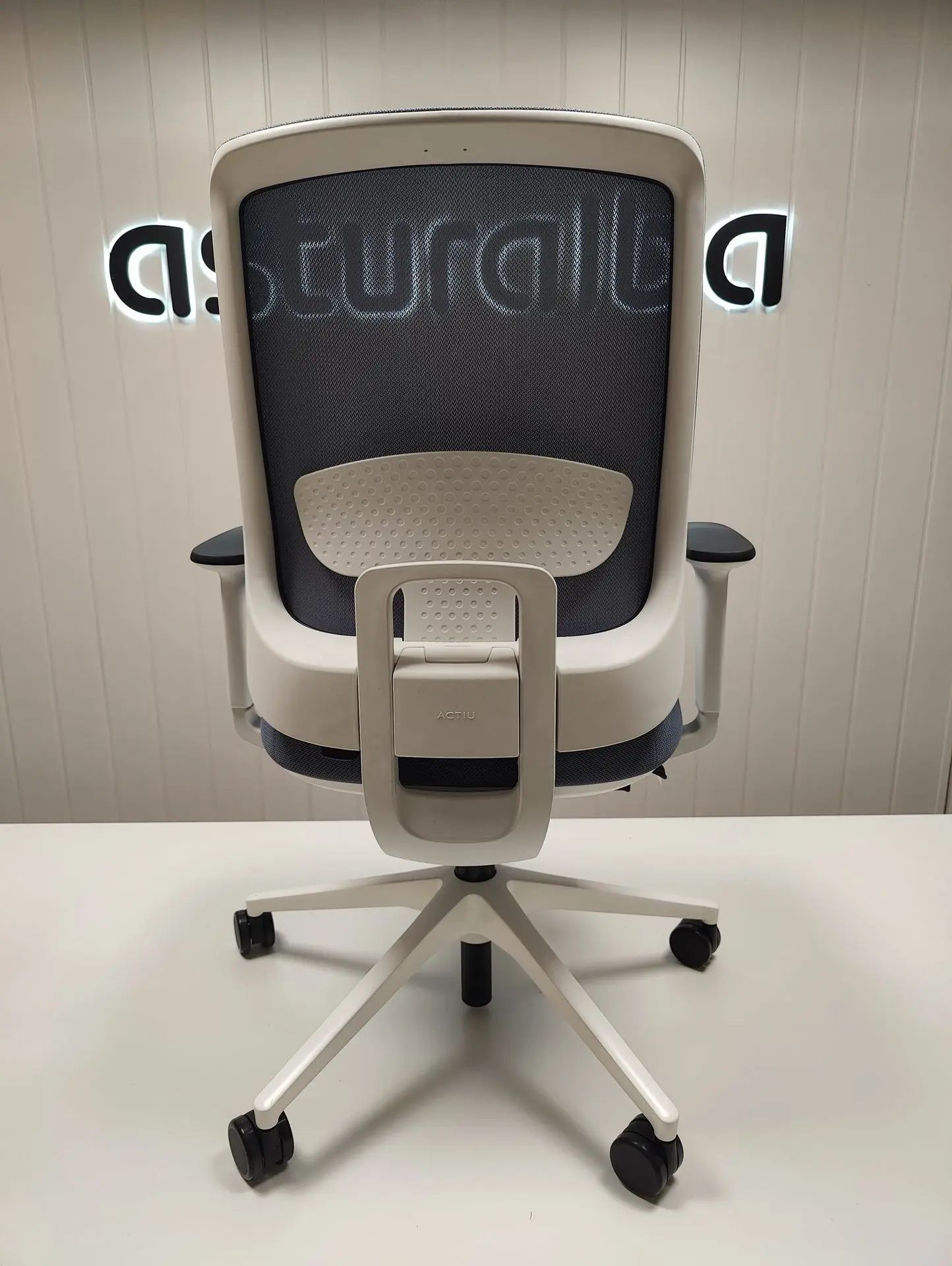 Silla Trim con malla Rythm