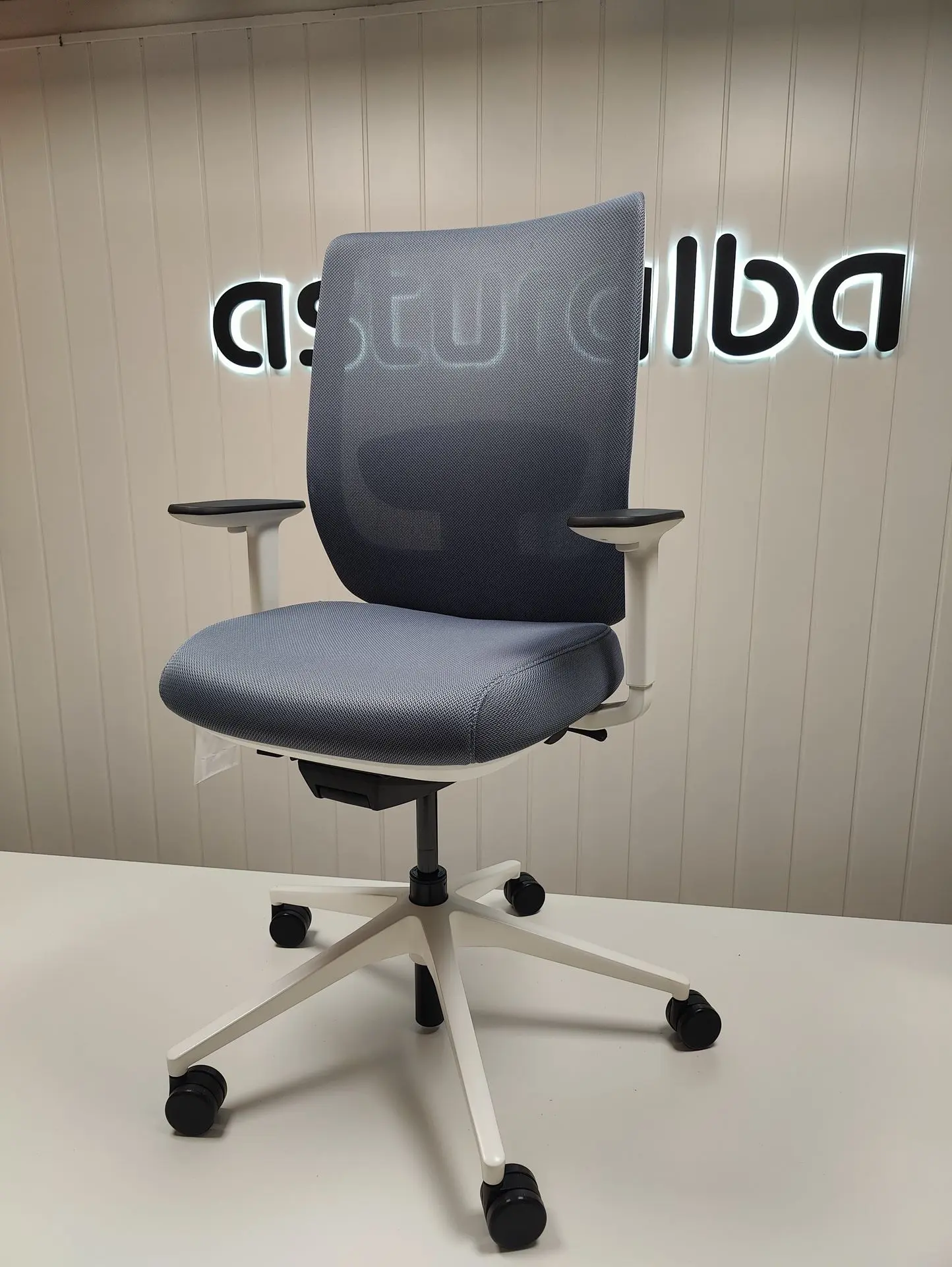 Silla Trim con malla Rythm