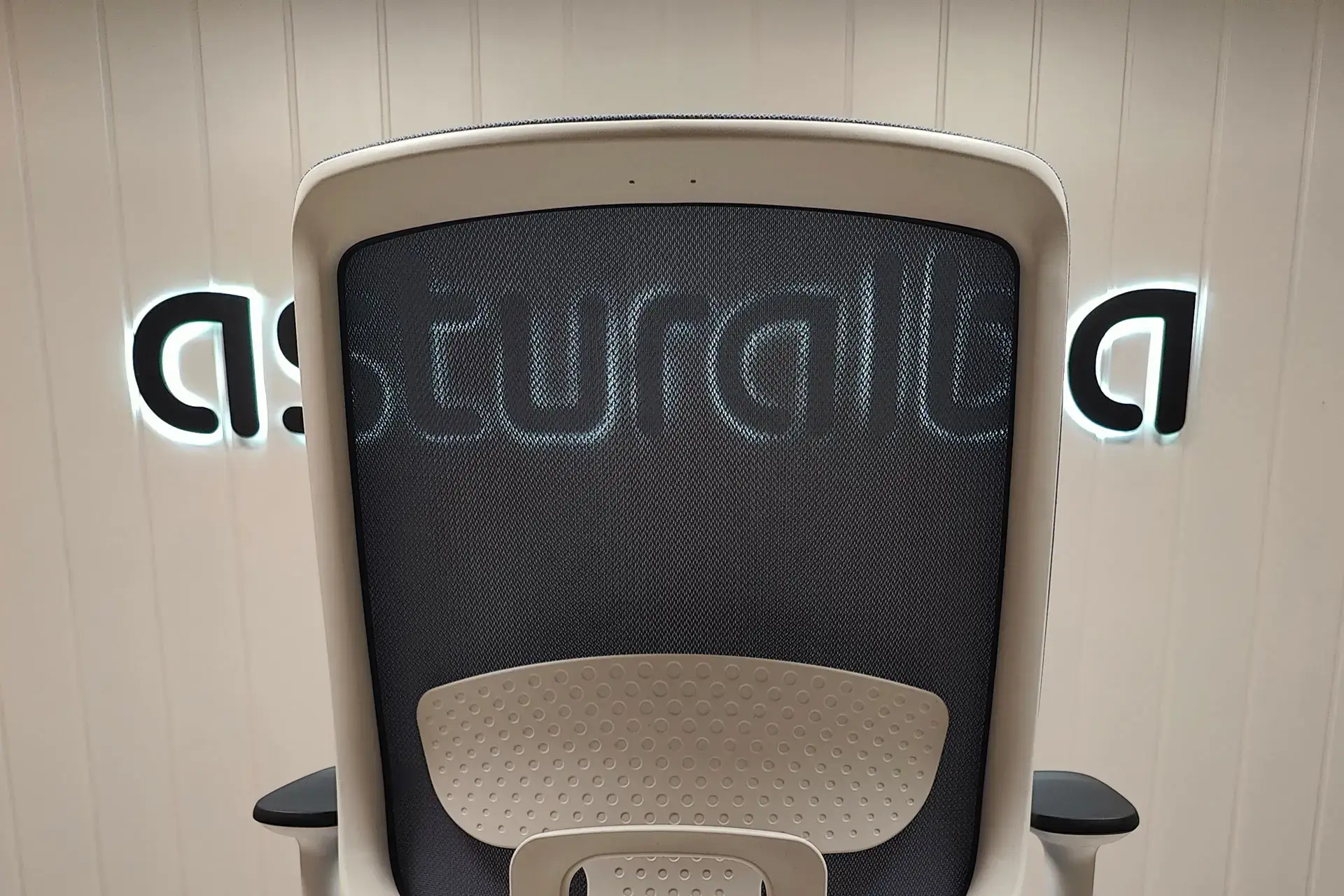 La silla Trim en nuestra sala de reuniones de Asturalba