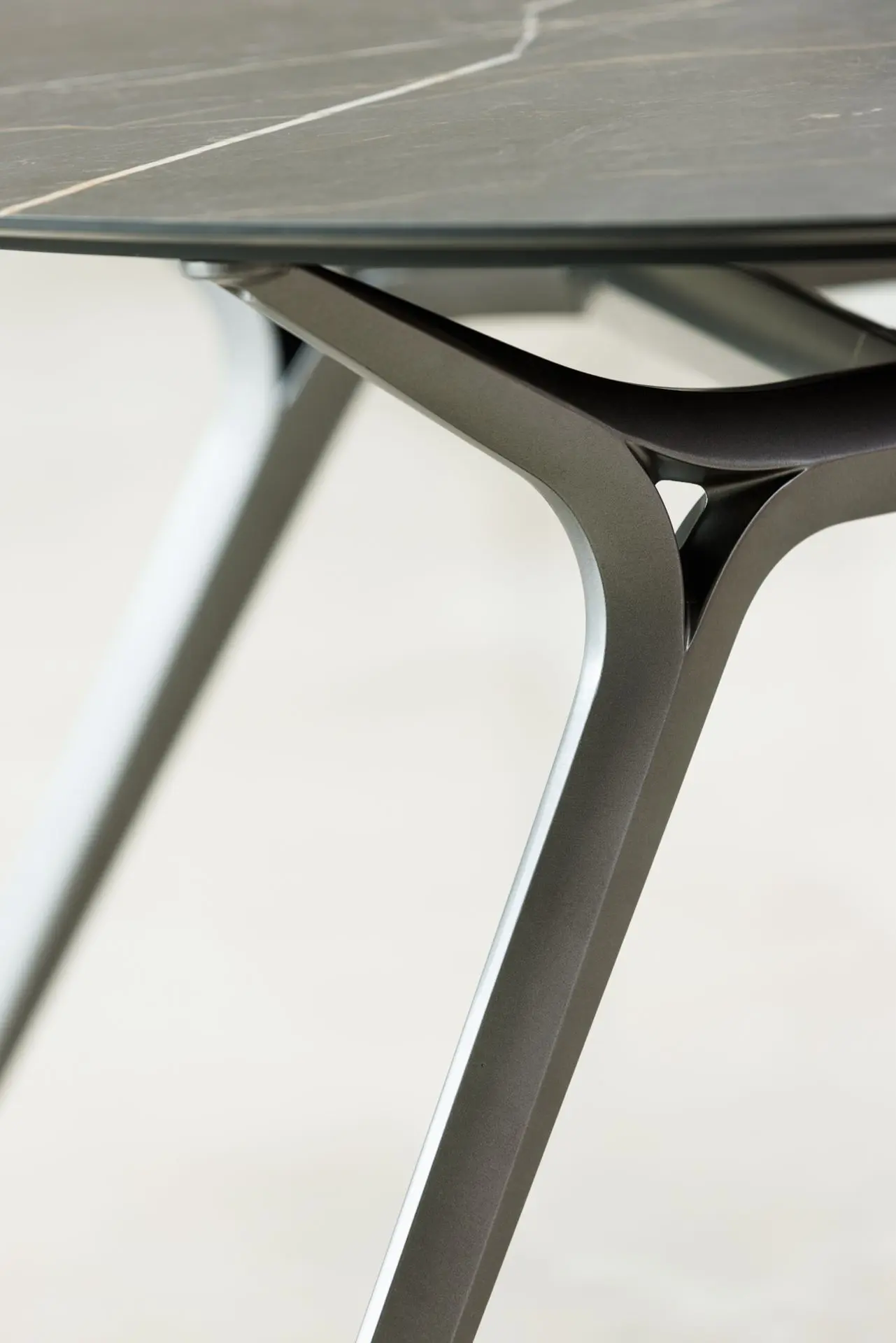 Mesa Arkitek redonda superficie mármol