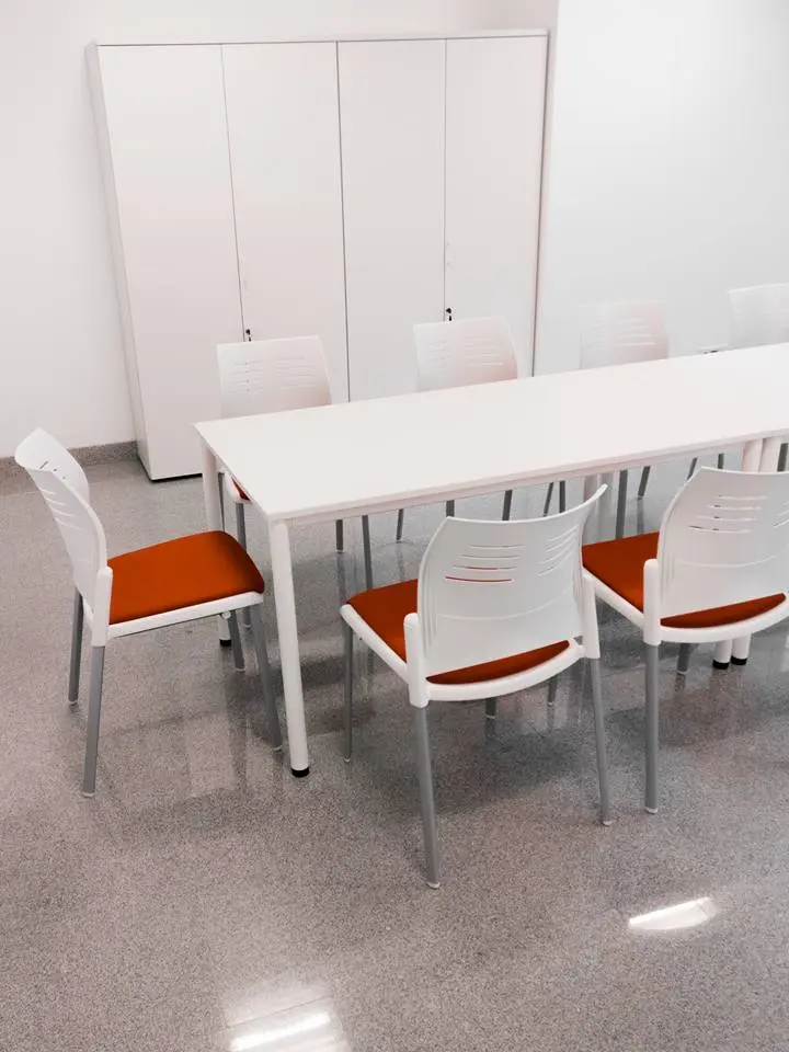 Armarios modulares, sillas Spacio y mesa Cool de Actiu Armarios modulares, sillas Spacio y mesa Cool de Actiu