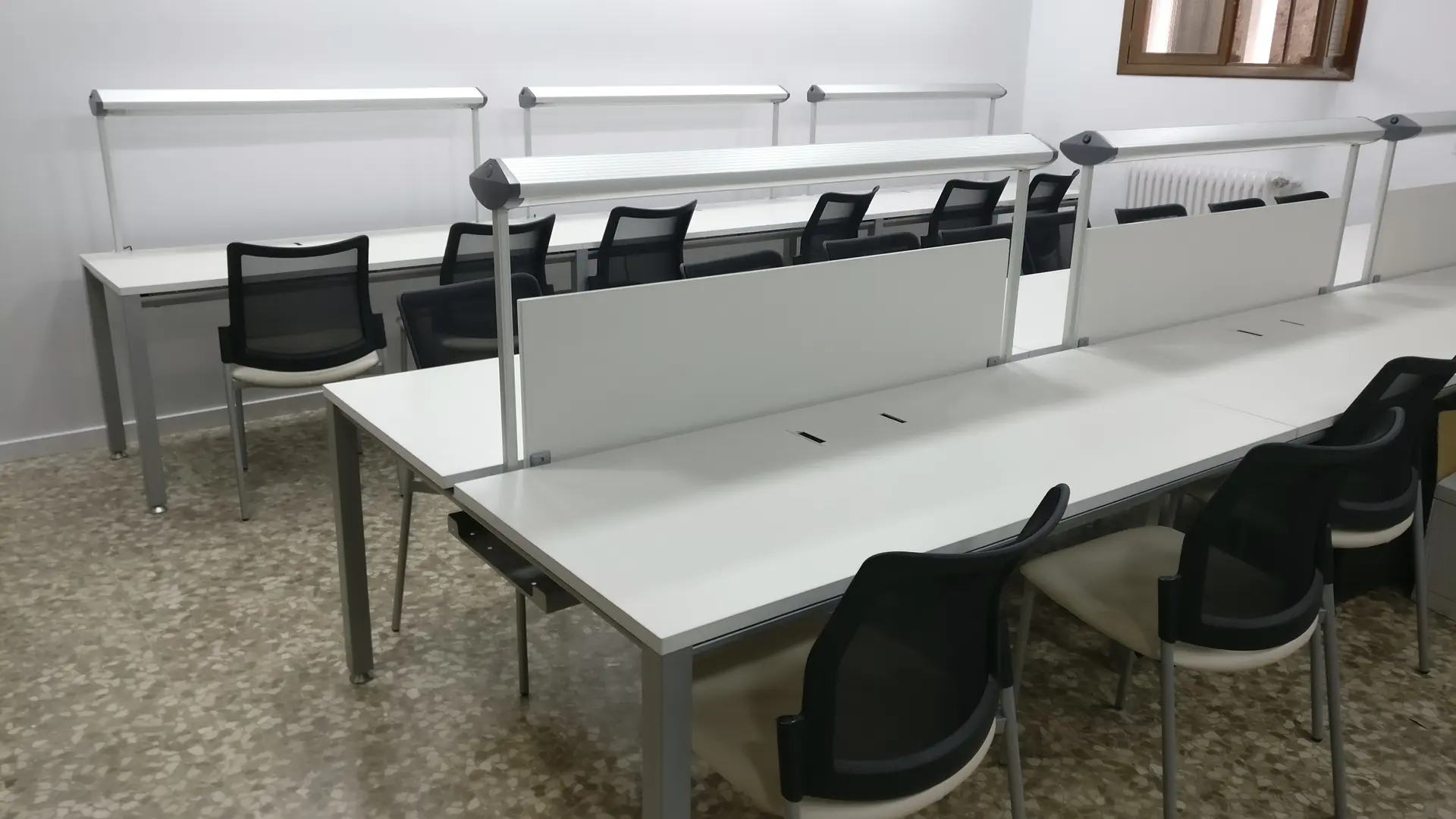 Sala de estudio en colegio mayor Moncloa de Madrid Sala de estudio en colegio mayor equipada por Asturalba