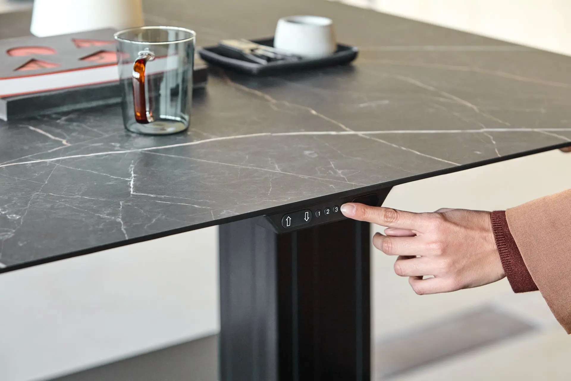 Mando para elevar el tablero de la mesa Menssula Mando para elevar el tablero de la mesa Menssula