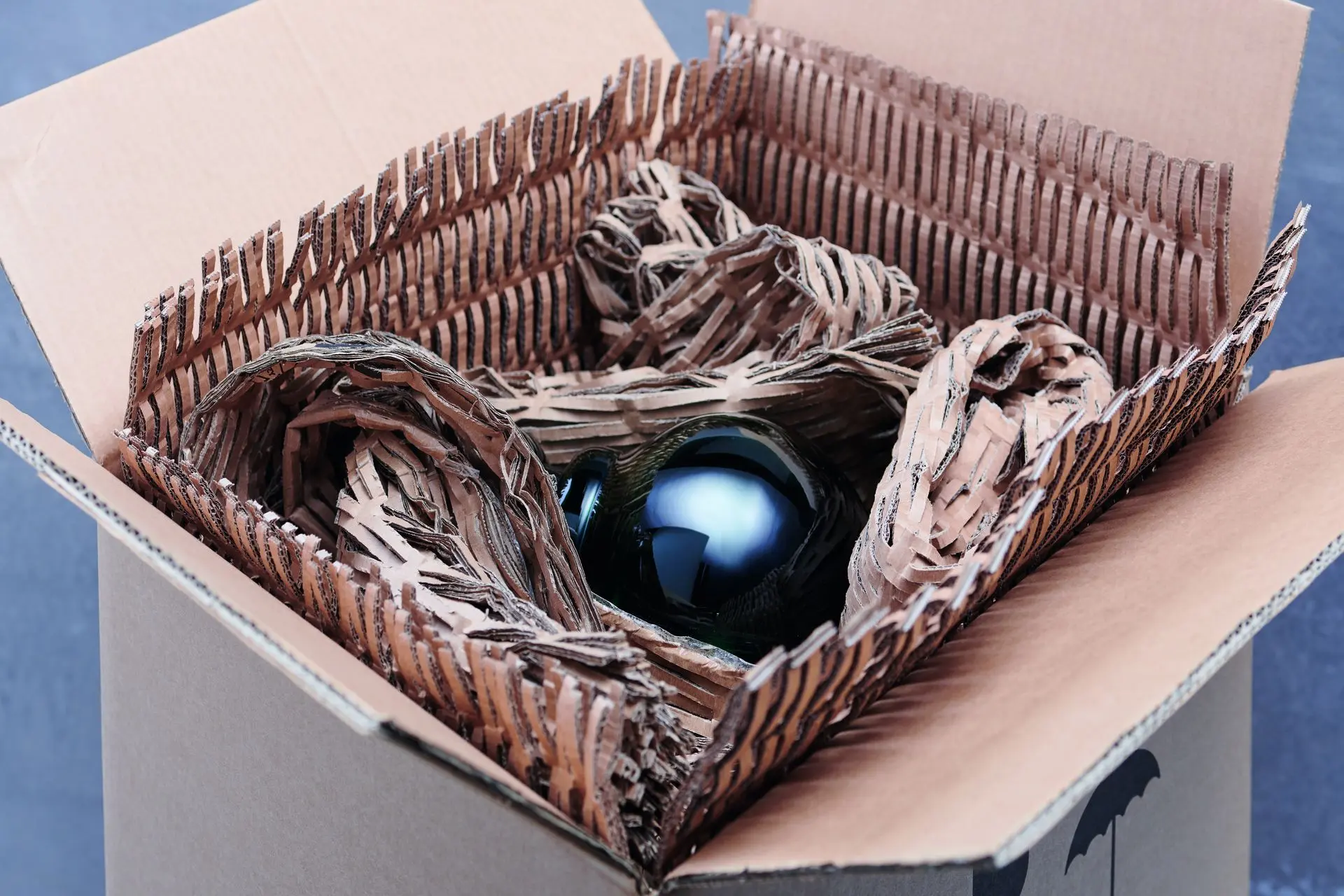 Caja de cartón rellena de emabalaje producido por Profipack