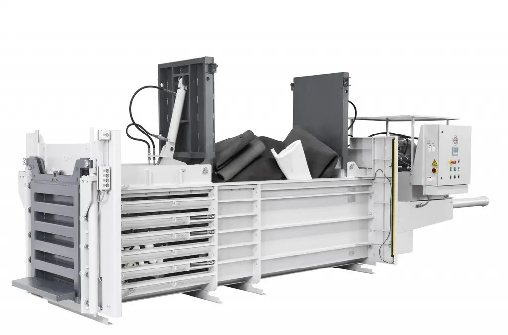 Prensa compactadora horizontal HSM en planta industrial