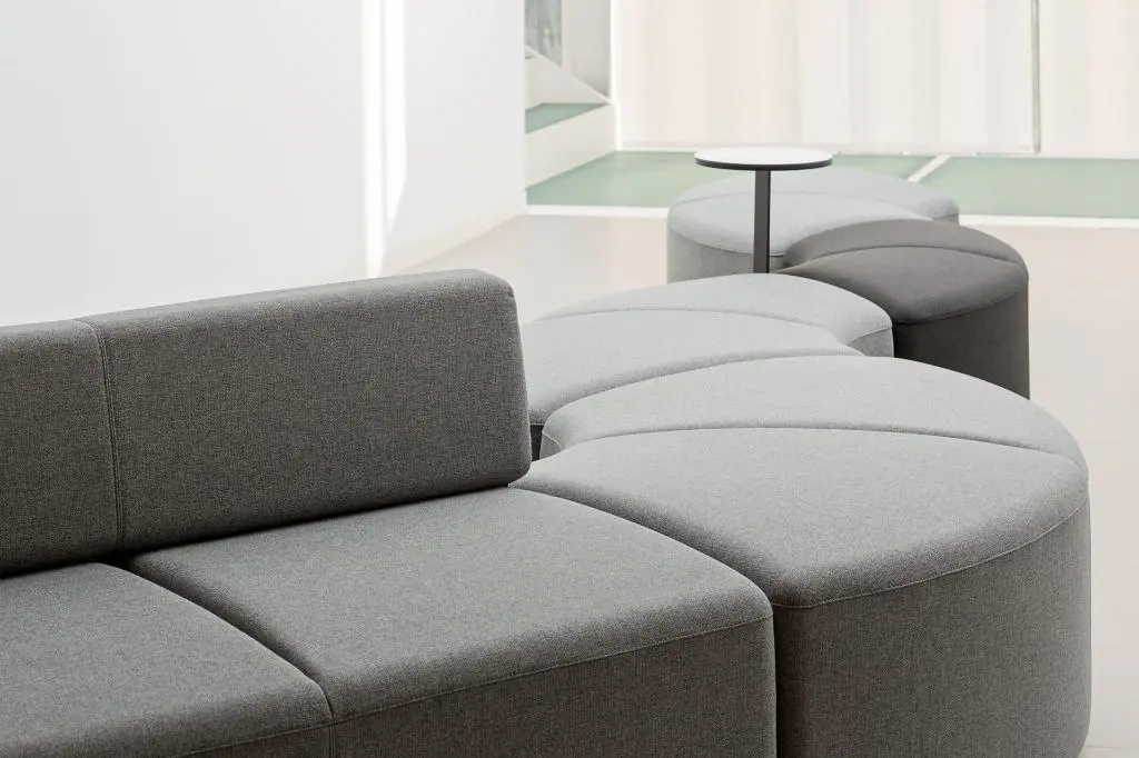 Sofá modular Bend en tonos grises