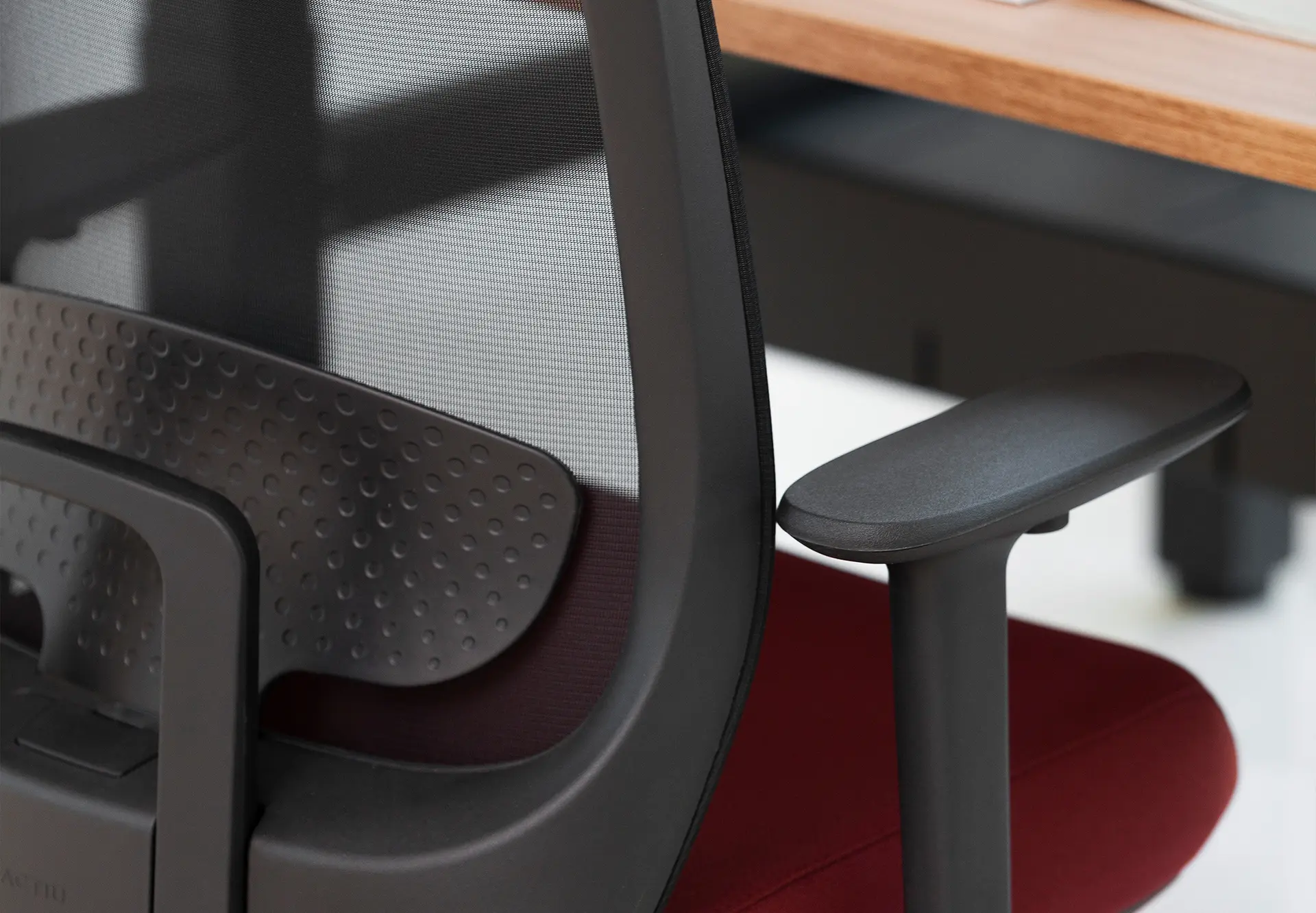 Respaldo de malla en silla Trim