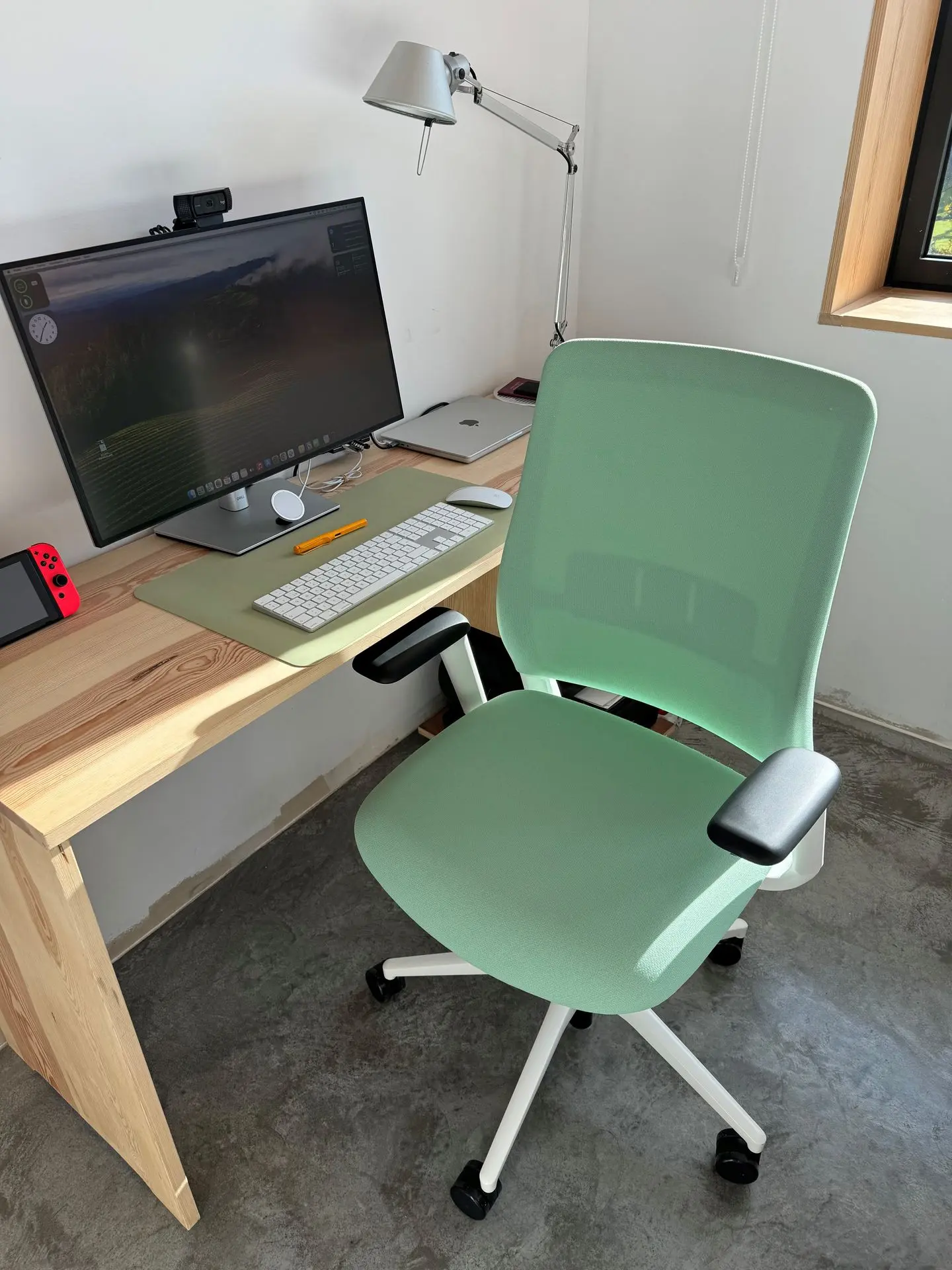 Mesa A+S Work en home office rural en Asturias