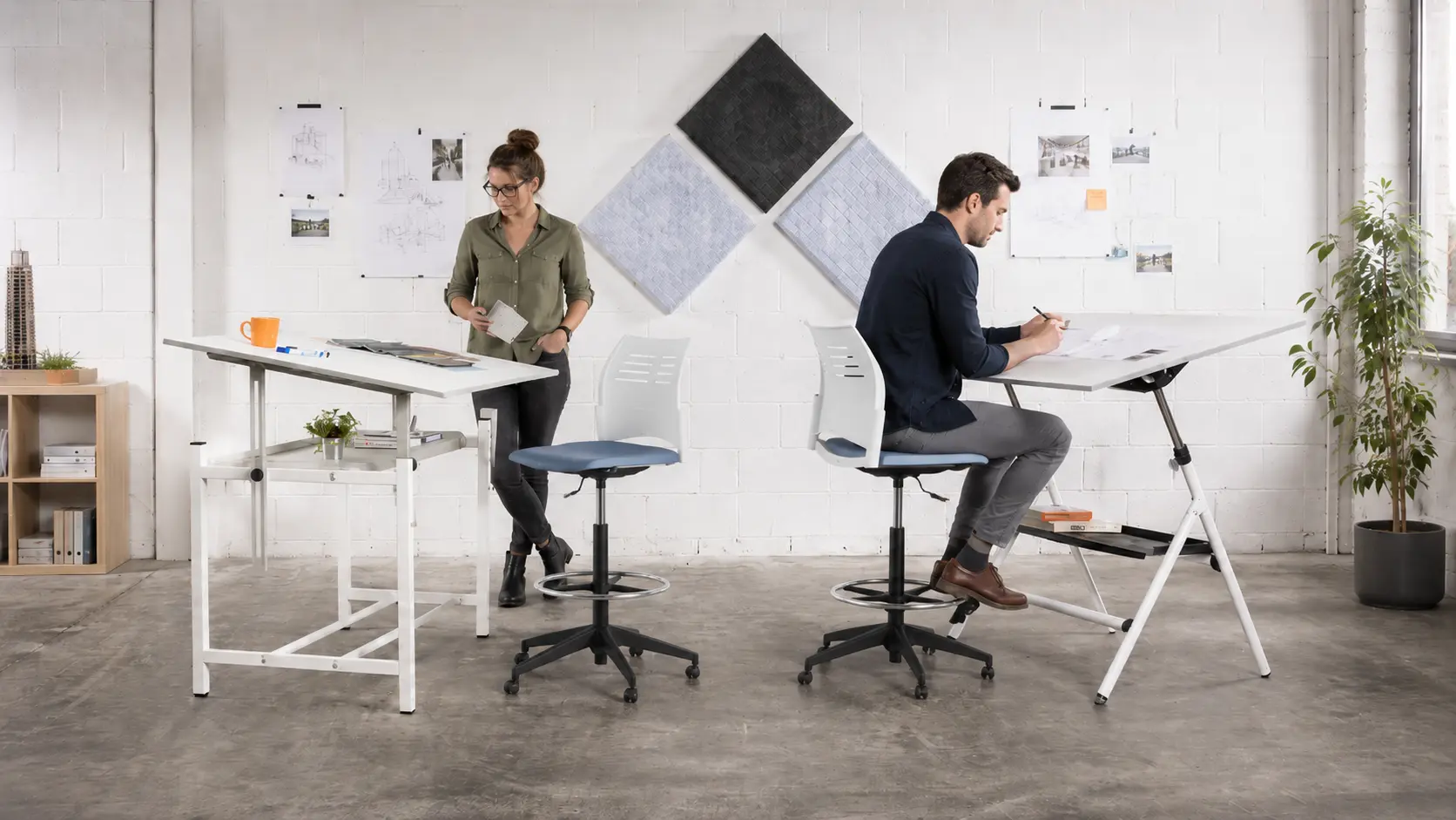Mesas de dibujo con taburetes Spacio