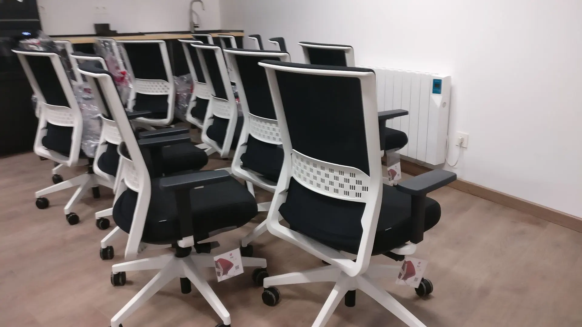 20 sillas Stay instaladas en una empresa consultora de IA en Oviedo 20 sillas Stay instaladas en una empresa consultora de IA en Oviedo