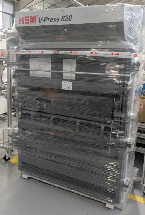 HSM V-Press 820 reacondicionada, lista para transporte a cliente Doga