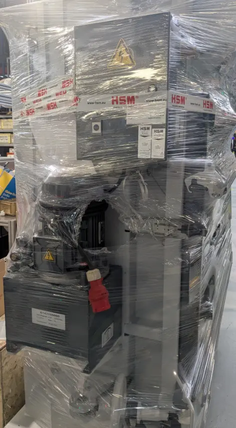 Sistema de prensado y panel de control HSM V-Press 820 tras el reacondicionamiento