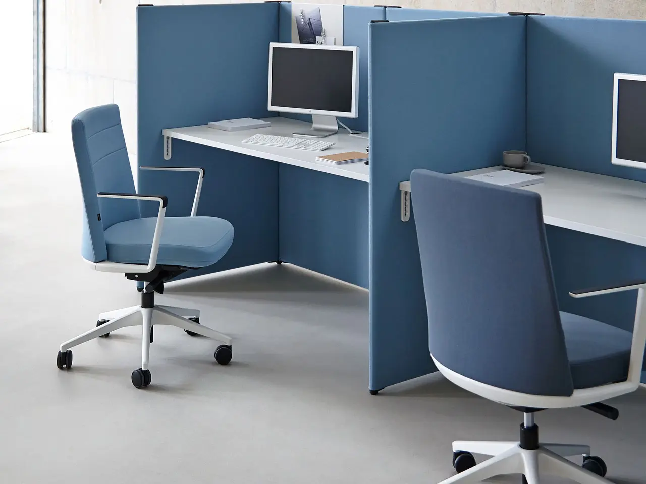 Divisoria Link Actiu con panel extremo orientable