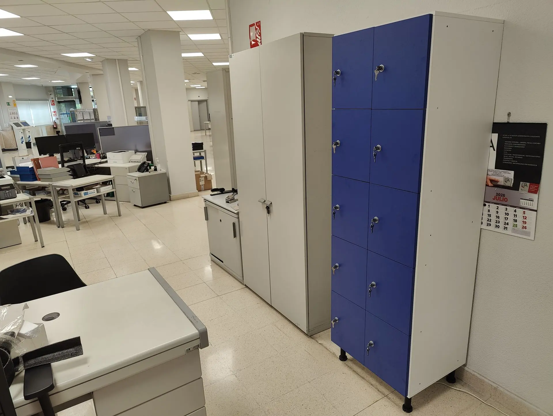 Taquilla de 10 puertas en oficina de la DGT Taquilla instalada por Asturalba