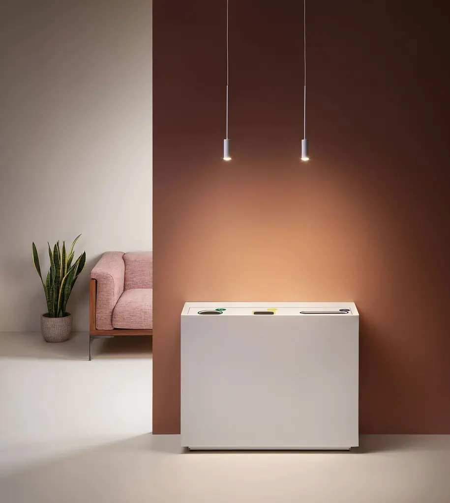 Papeleras de reciclaje con 3 compartimentos para separar papel, envases y resto