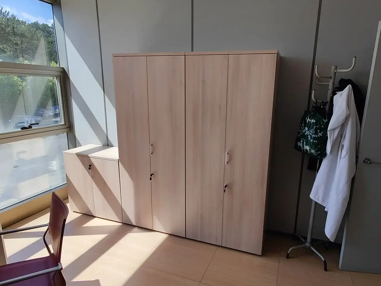 Armarios modulares instalados por Asturalba en Mariscos Oviñana