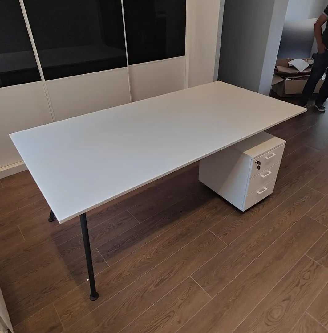 Mesa Arkitek de Actiu en blanco y negro